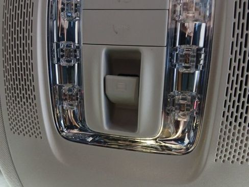 Used 2024 Mercedes-Benz GLS 450 4MATIC image 46