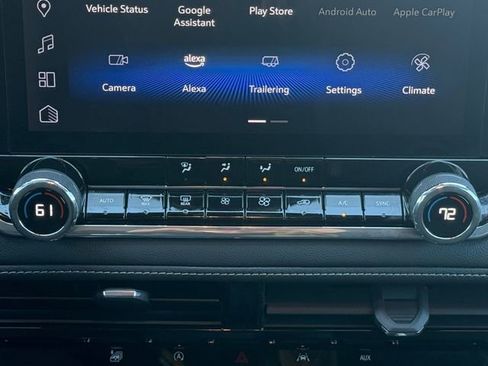 Used 2024 Chevrolet Colorado LT w/ LT Convenience Package image 4