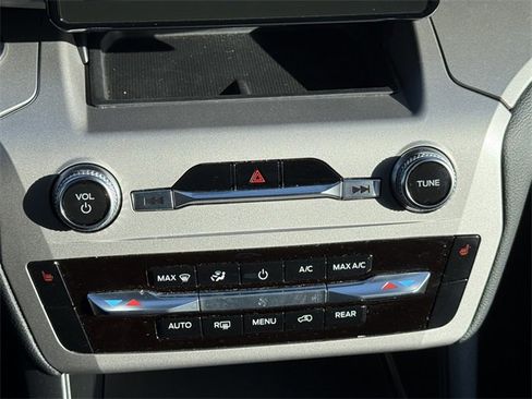 Certified 2023 Ford Explorer XLT w/ Class IV Trailer Tow Package image 11