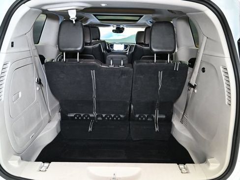 Used 2023 Chrysler Pacifica Limited FWD image 58