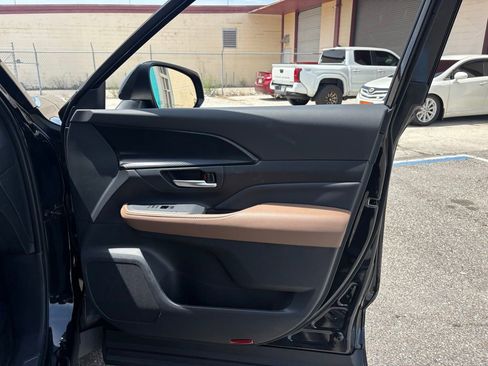Used 2025 Toyota Grand Highlander AWD Hybrid image 18