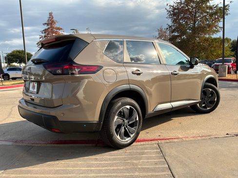 Used 2025 Nissan Rogue SV FWD image 6