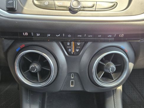 Used 2020 Chevrolet Blazer LT FWD image 23