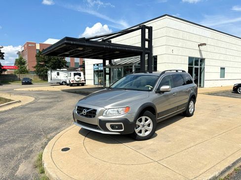 Used 2013 Volvo XC70 3.2 image 1