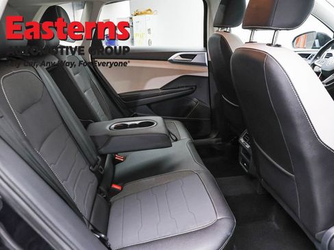 Used 2025 Volkswagen Taos SE AWD/4WD image 22