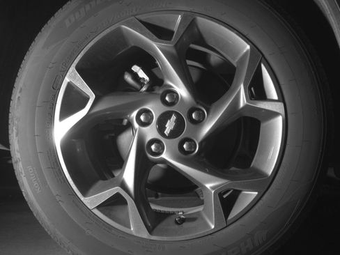 Used 2025 Chevrolet Trax LT FWD image 18