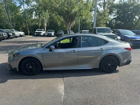 Used 2025 Toyota Camry SE FWD image 2