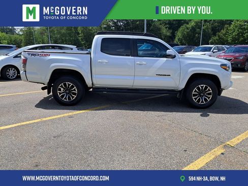 Used 2023 Toyota Tacoma TRD Sport w/ TRD Premium Sport Package AWD/4WD image 7