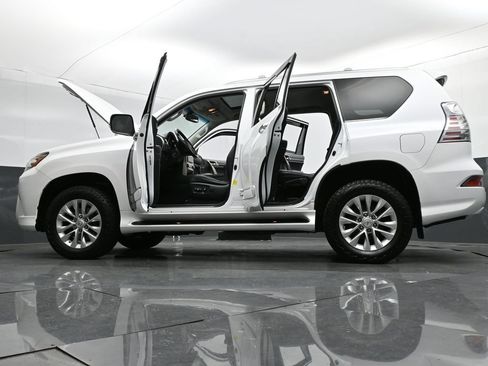 Used 2016 Lexus GX 460 w/ Premium Package AWD/4WD image 38
