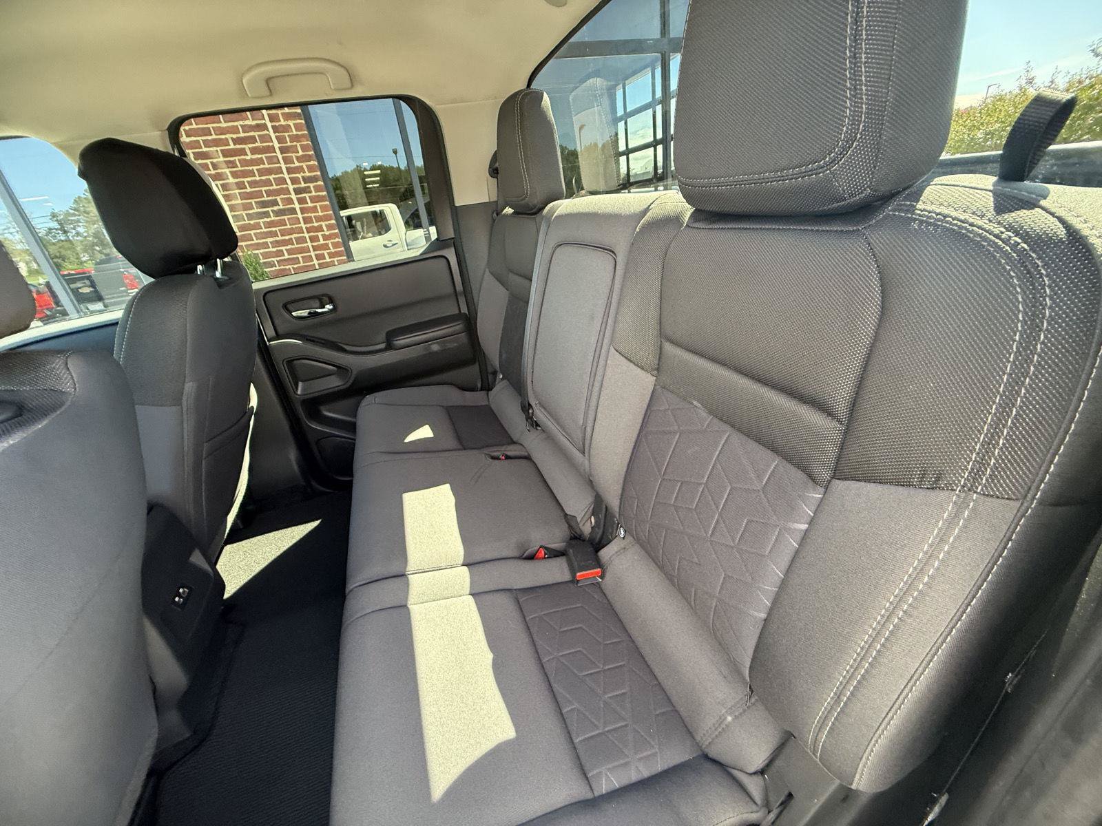 Used 2025 Nissan Frontier SV AWD/4WD image 19