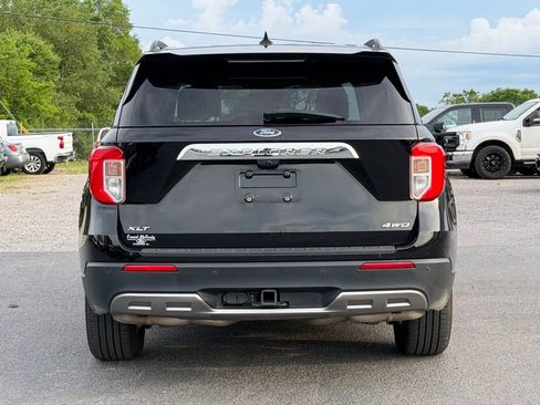 Used 2022 Ford Explorer XLT w/ Equipment Group 202A AWD/4WD image 6