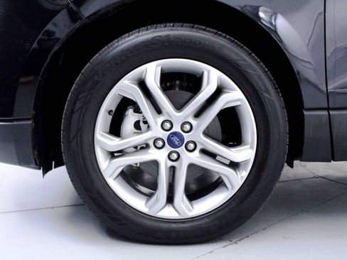 Used 2018 Ford Edge Titanium w/ Equipment Group 302A AWD/4WD image 5