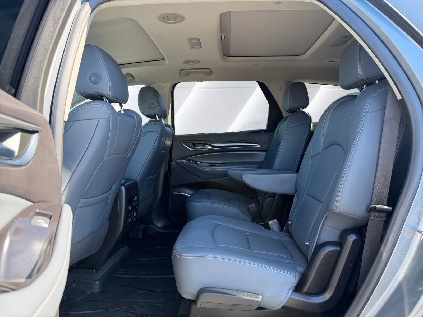 Used 2019 Buick Enclave Premium w/ Experience Buick Package FWD image 11