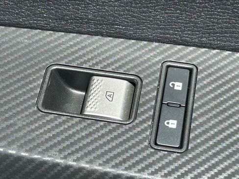 Used 2025 Mitsubishi Outlander 4WD Plug-In Hybrid image 39