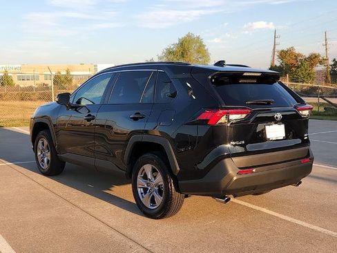 Used 2025 Toyota RAV4 XLE image 7