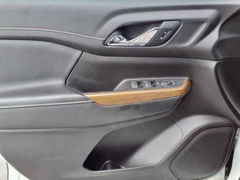 Used 2023 GMC Acadia SLE FWD image 19