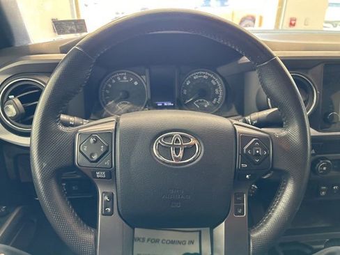 Used 2019 Toyota Tacoma TRD Off-Road AWD/4WD image 9