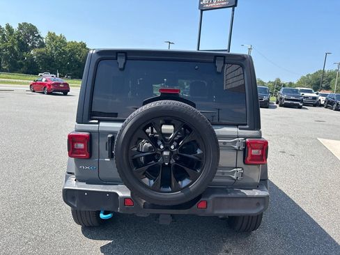 Used 2022 Jeep Wrangler Unlimited Sahara w/ Cold Weather Group AWD/4WD image 6