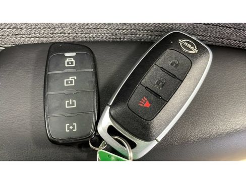 Used 2023 Nissan Rogue S AWD/4WD image 19