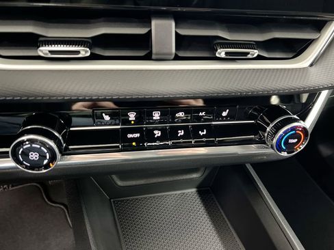 New 2026 Chevrolet Equinox LT w/ Safety and Technology Package AWD/4WD image 17