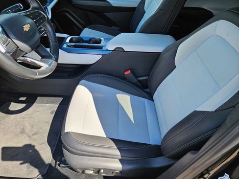 Used 2025 Chevrolet Equinox EV LT image 10