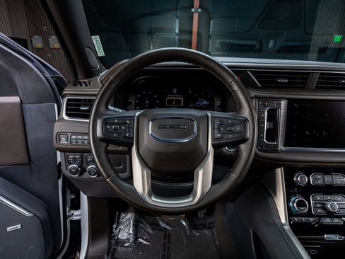 Used 2024 GMC Yukon Denali AWD/4WD image 19