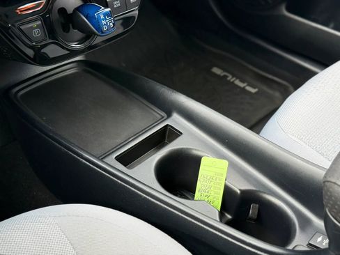 Used 2019 Toyota Prius LE FWD image 19