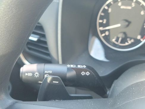Used 2023 Nissan Rogue S AWD/4WD image 21