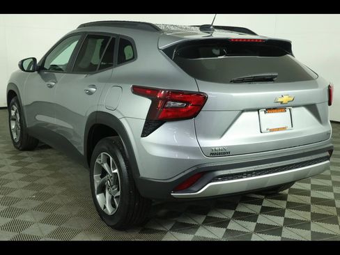 Used 2024 Chevrolet Trax LT w/ Driver Confidence Package FWD image 16