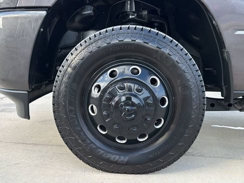Used 2025 RAM 3500 Laramie AWD/4WD image 9
