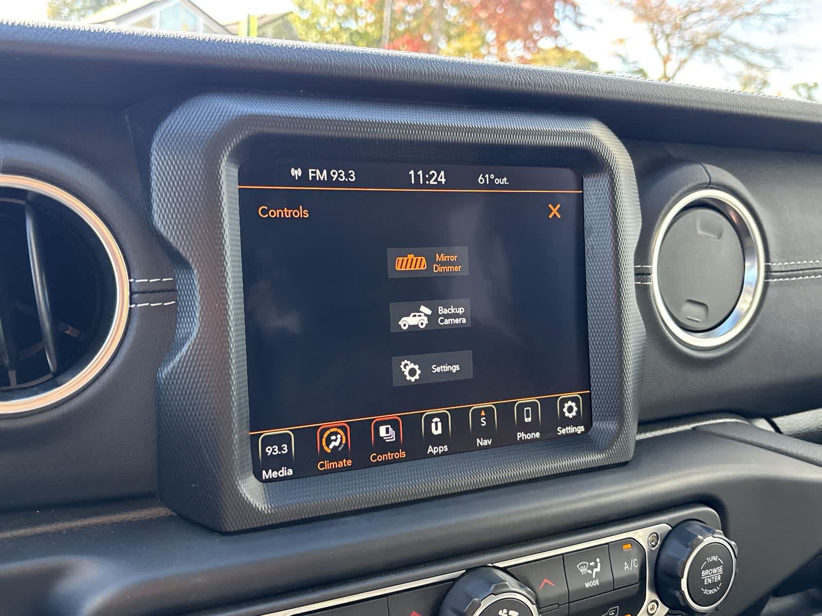 Used 2022 Jeep Wrangler Unlimited Sahara AWD/4WD image 17