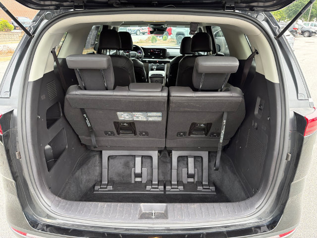 Used 2024 Kia Carnival LX FWD image 17