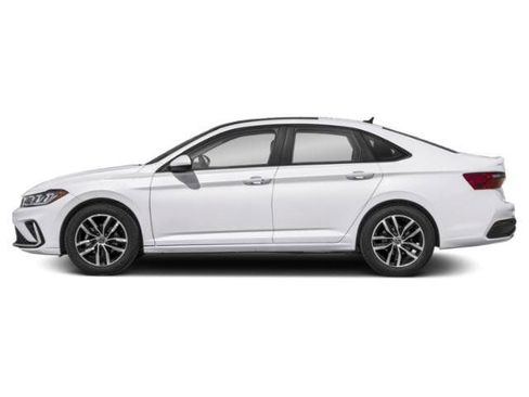 Used 2025 Volkswagen Jetta SE image 3