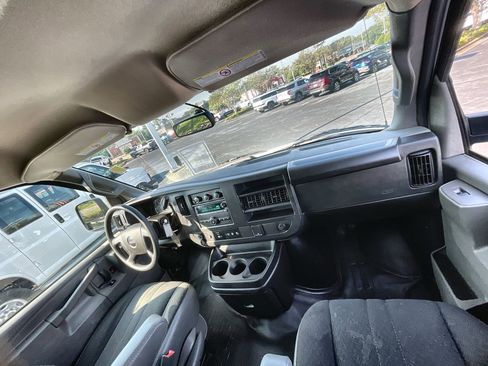 Used 2024 GMC Savana 2500 w/ Driver Convenience Package image 18