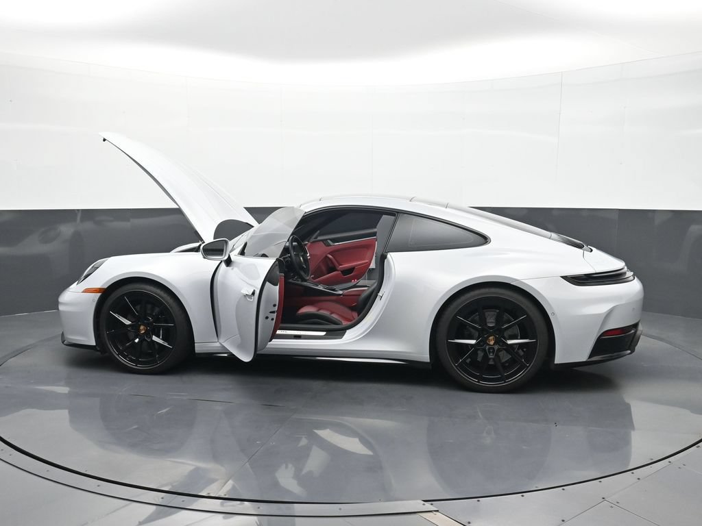 Certified 2025 Porsche 911 Carrera RWD image 25