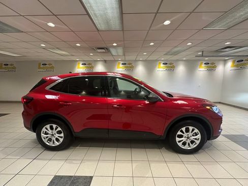 Used 2023 Ford Escape Active AWD/4WD image 3