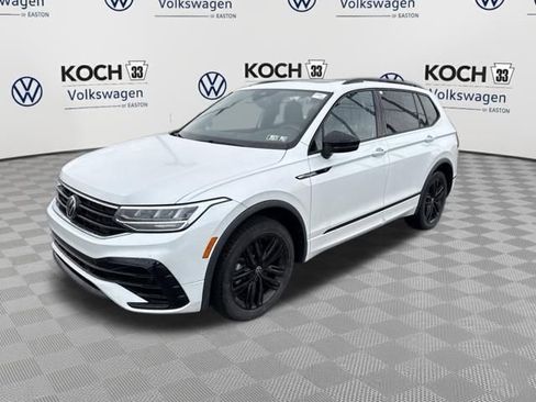 Used 2022 Volkswagen Tiguan SE R-Line image 3