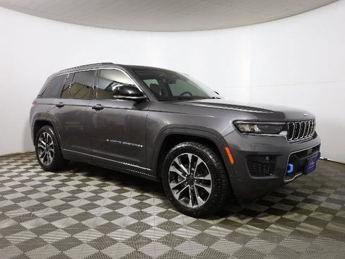 Used 2022 Jeep Grand Cherokee Overland w/ Advanced Protech Group III AWD/4WD image 4