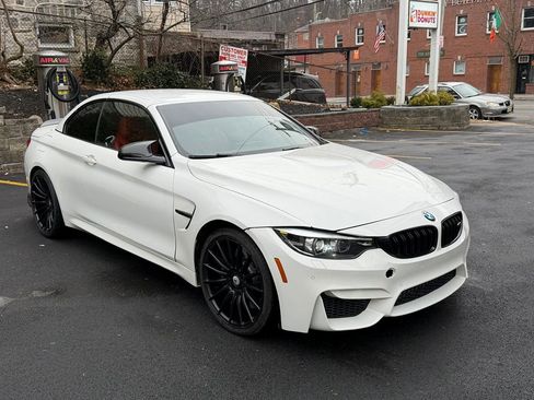 Used 2018 BMW M4 Convertible image 3
