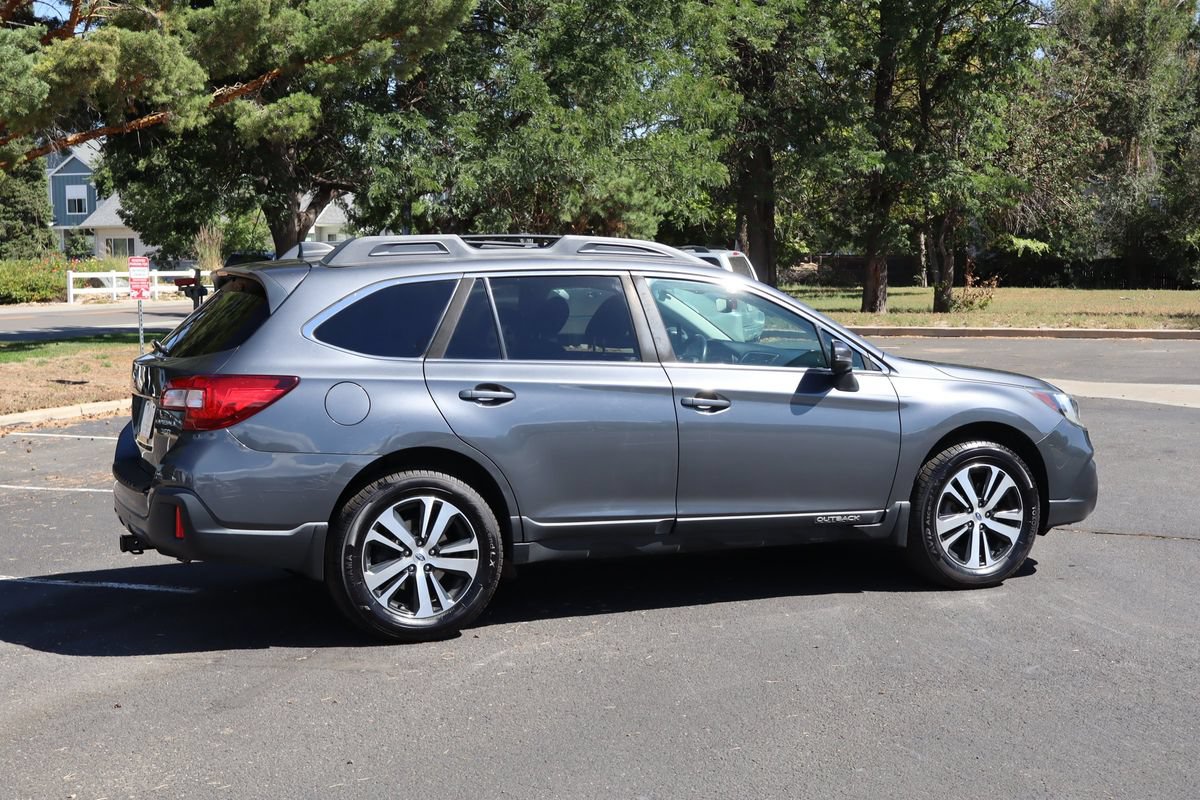 Used 2018 Subaru Outback 3.6R Limited AWD/4WD image 4