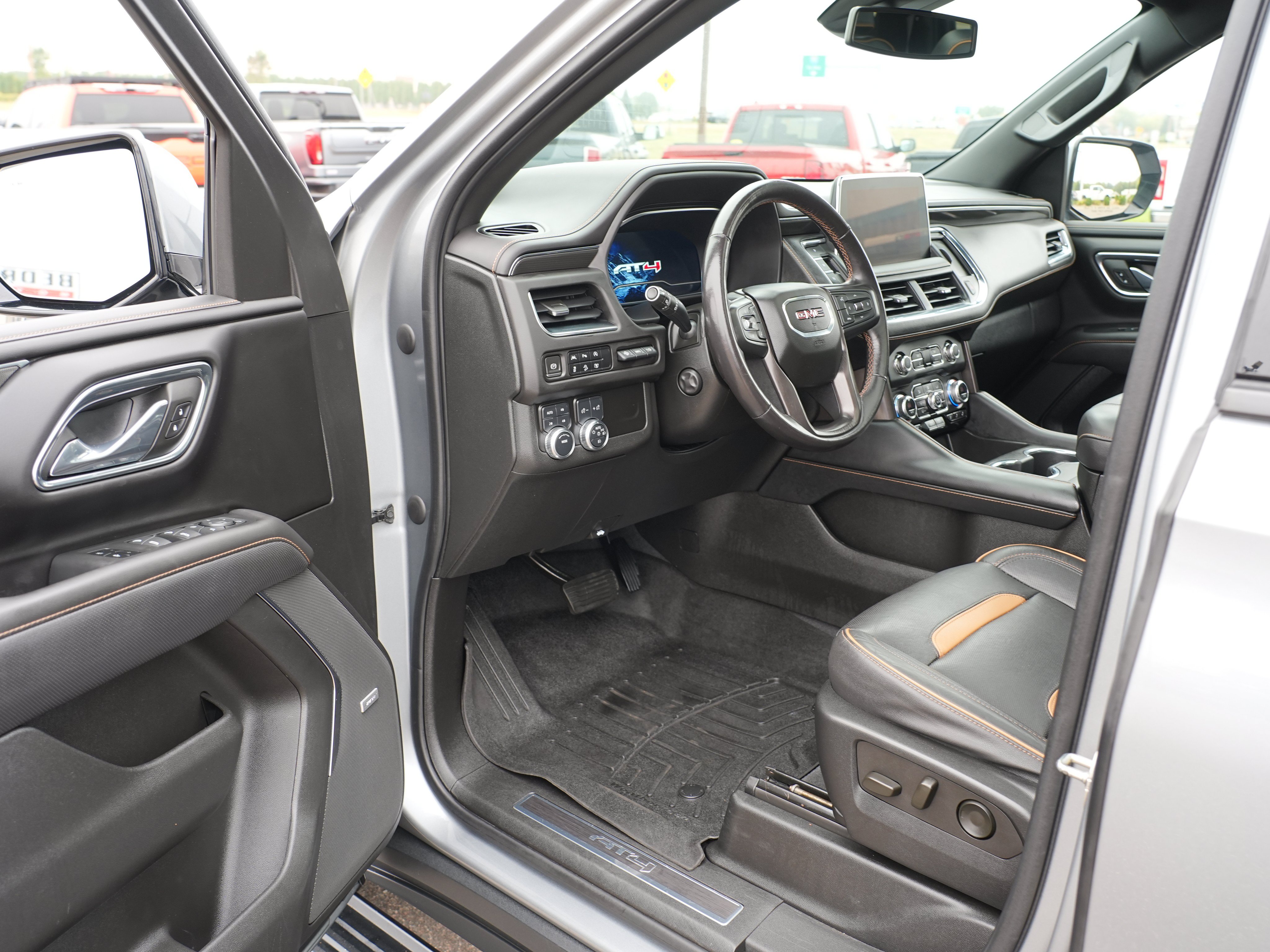Used 2023 GMC Yukon XL AT4 w/ AT4 Premium Package AWD/4WD image 13
