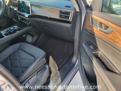 Used 2024 Volkswagen Atlas SE image 8