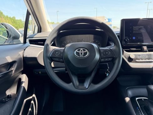 Used 2025 Toyota Corolla LE FWD image 21
