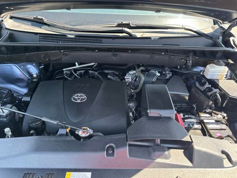 Used 2019 Toyota Highlander XLE FWD image 24