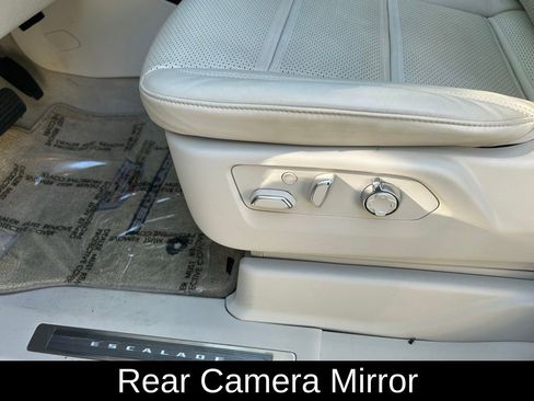 Used 2024 Cadillac Escalade Premium Luxury Platinum image 17