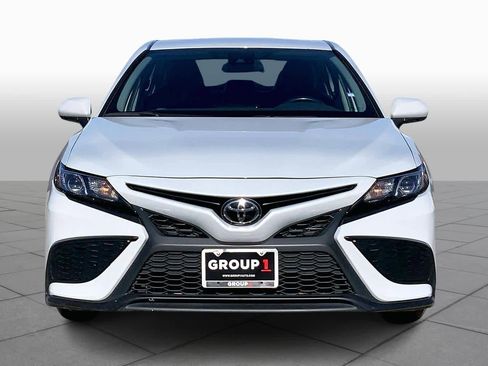 Used 2024 Toyota Camry SE image 3