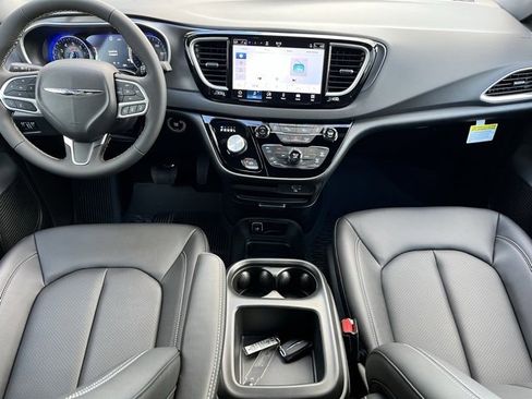 New 2026 Chrysler Voyager LX image 9