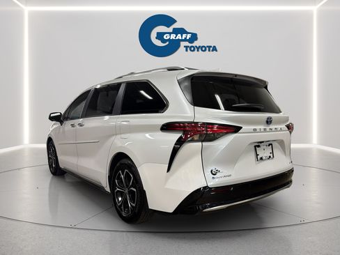 Used 2025 Toyota Sienna Platinum AWD/4WD image 10