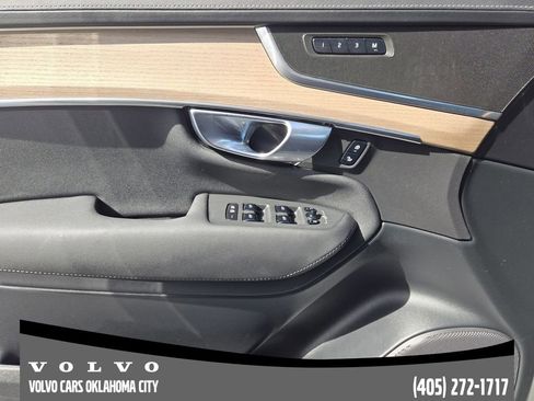 Certified 2025 Volvo XC90 B6 Plus image 22