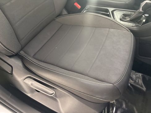 Used 2024 Volkswagen Taos SE image 28